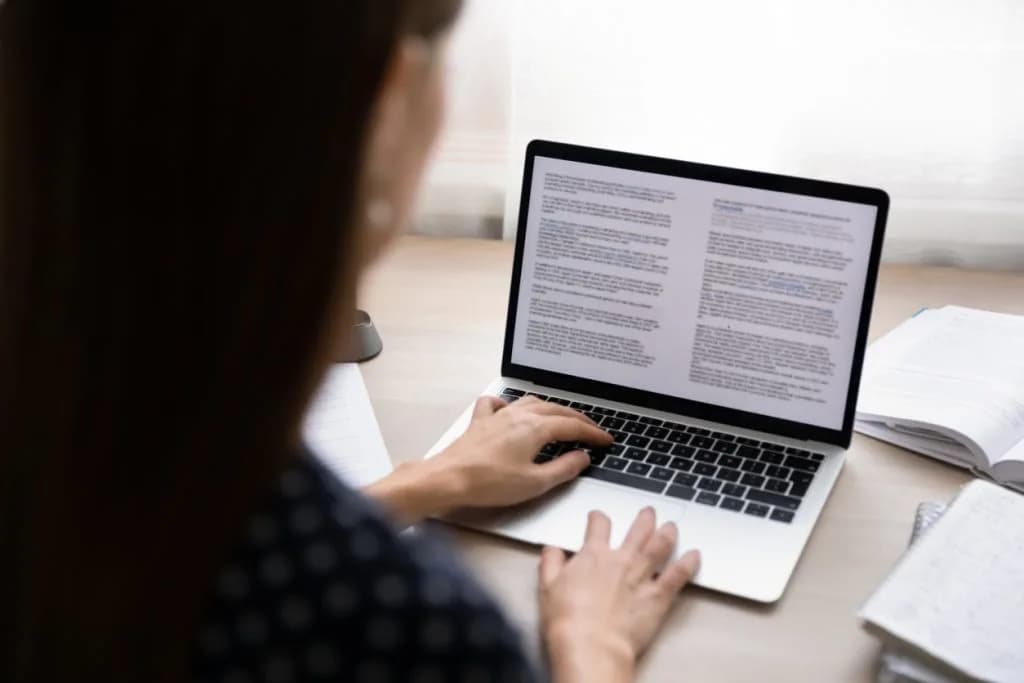 creating-a-free-online-will Woman using a laptop while drafting her will using a free online will program.